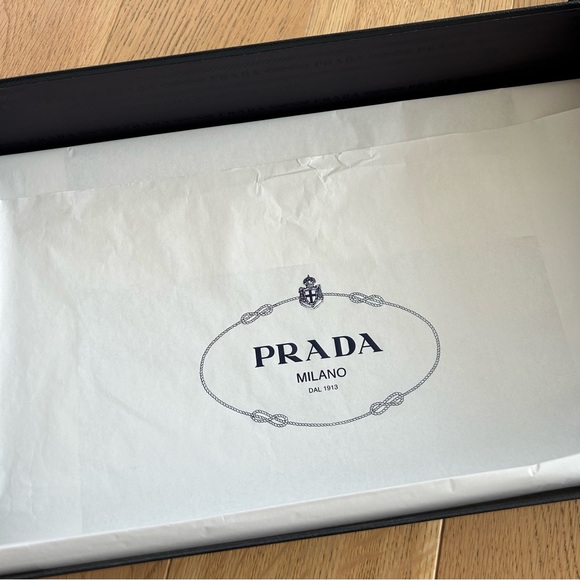 Prada Shirt / Sweater Box - Picture 4 of 10